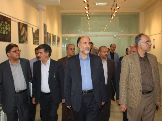 بازدید  مسئولین  از  نمایشگاه انفرادی عکس آفرینش انجمن سینمای جوانان تویسرکان